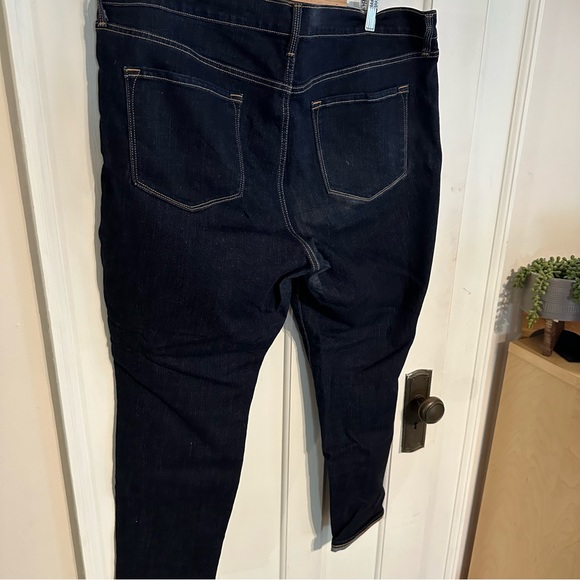 Old Navy | Curvy Super Dark Jeans - Picture 7 of 7